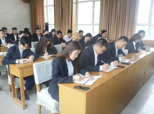 临夏州5657威尼斯农牧投资生长集团召开职工大会